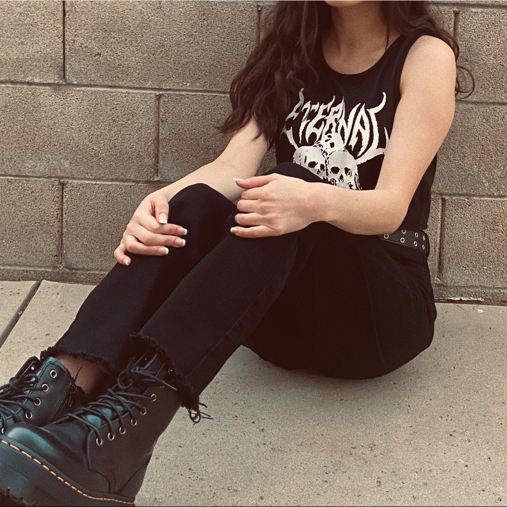 Black crop top :)